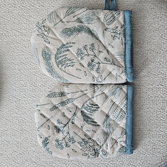 *LAST CHANCE!* Rachel Zoe Harvest Mini Oven Mitts - Picture 3 of 5